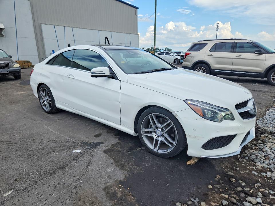 2017 Mercedes-benz E-klasse VIN WDDKJ6FB5HF360638 COPART salvage auction — SIDE, Fl - Cert Of Title Slvg Rebuildable, sold $5,500 on 2026-08-17 (photo 4)