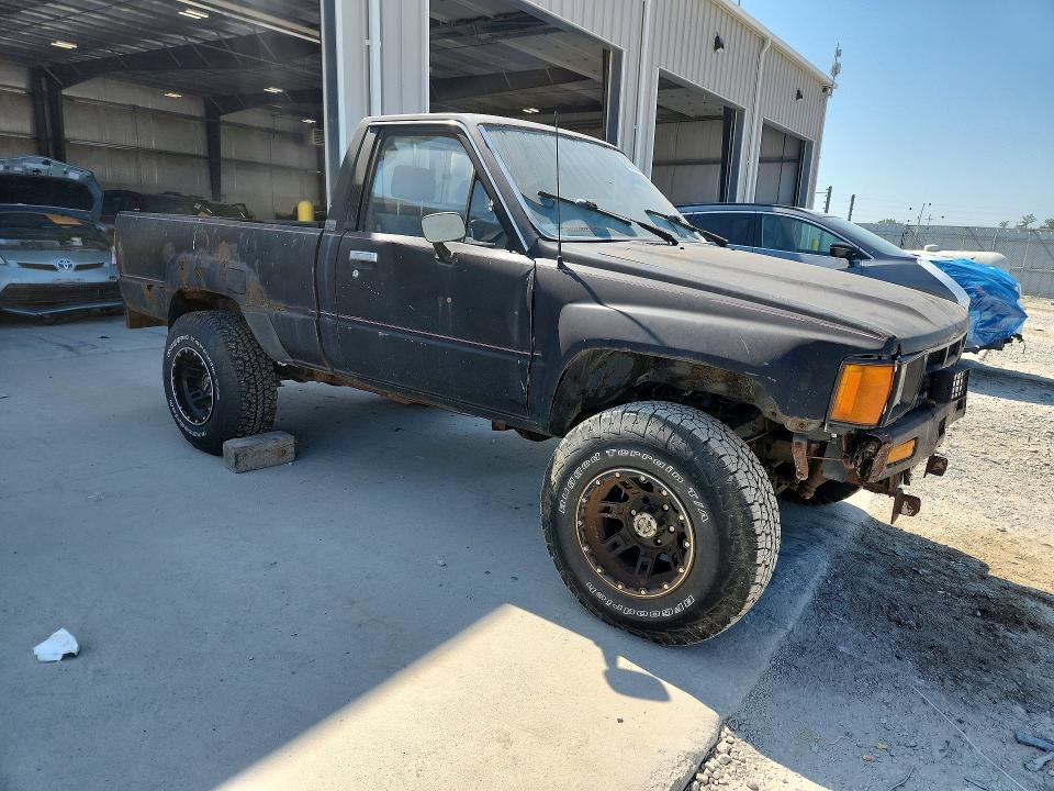 1986 Toyota Pickup VIN JT4RN63BXG0041531 COPART salvage auction — NORMAL WEAR, Sd - Certificate Of Title, sold $1,350 on 2026-07-28 (photo 4)