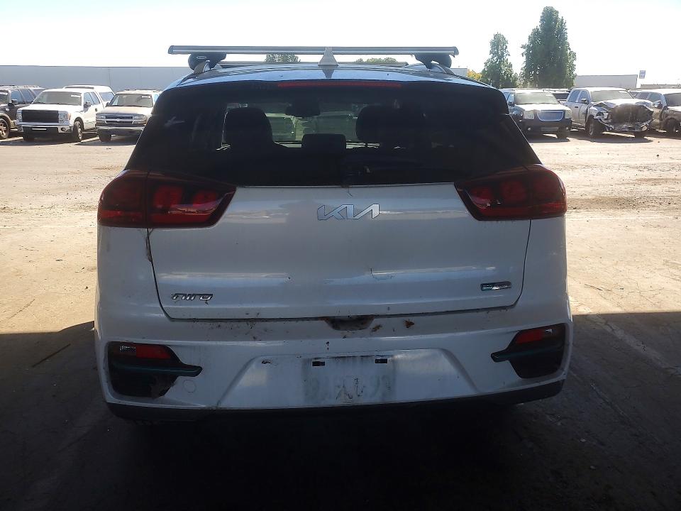 2022 Kia VIN KNDCC3LG9N5142050 COPART salvage auction — MINOR DENT/SCRATCHES, Ca - Dis/Dlr/Exp Only Clean Title (P), sold $6,900 on 2026-07-21 (photo 6)