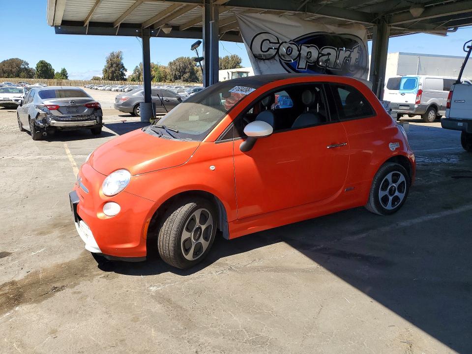 2015 Fiat 500 VIN 3C3CFFGEXFT652916 COPART salvage auction — MINOR DENT/SCRATCHES, Ca - Dis/Dlr/Exp Only Clean Title, sold $700 on 2026-08-04 (photo 1)