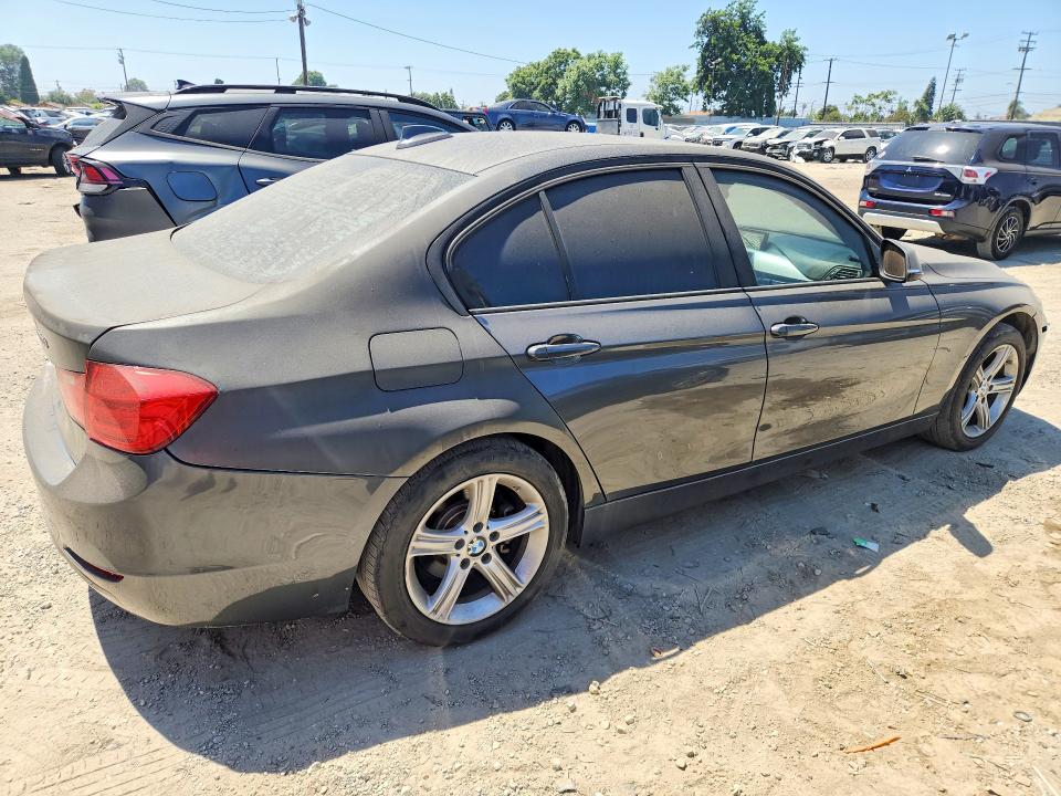 2012 BMW 3er VIN WBA3A5C56CF344719 COPART salvage auction — MINOR DENT/SCRATCHES, Ca - Dis/Dlr/Exp Only Clean Title, sold $575 on 2026-08-19 (photo 3)