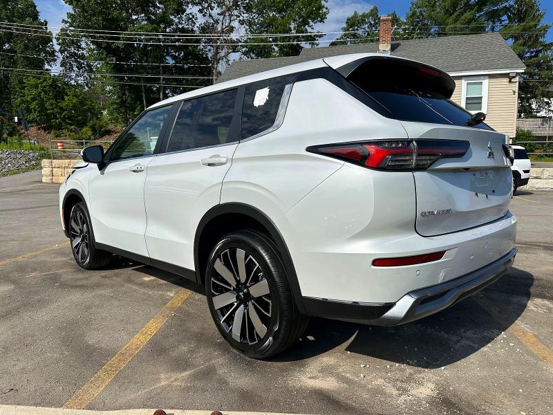 2025 Mitsubishi Outlander VIN JA4J3VA84SZ015610 COPART salvage auction — FRONT END, Fl - Certificate Of Destruction, sold $15,100 on 2026-07-29 (photo 2)