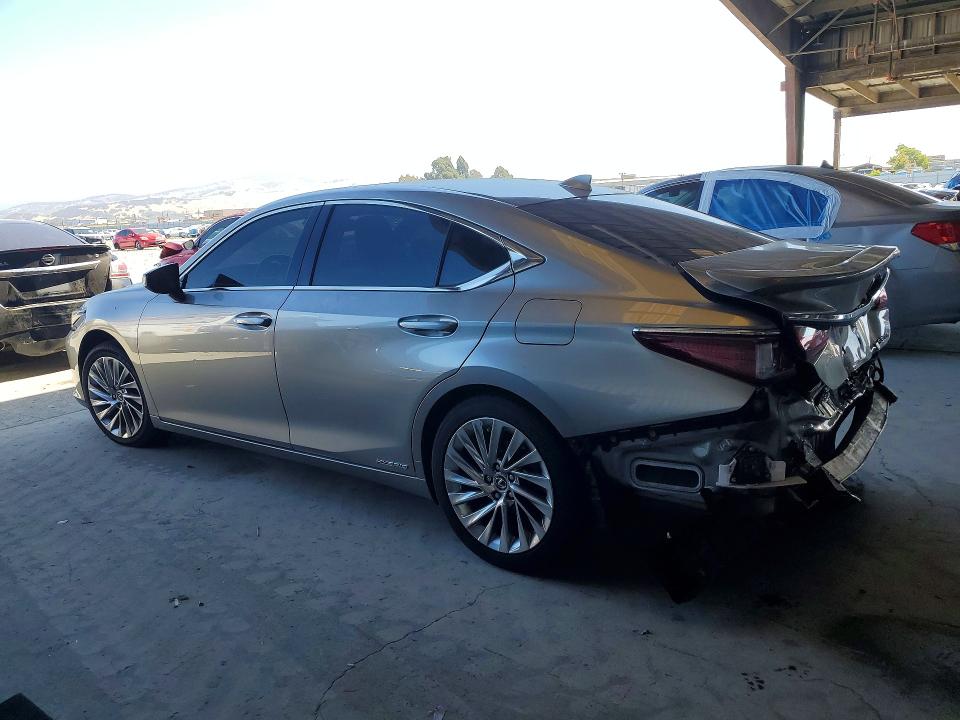 2020 Lexus ES VIN 58AE21B17LU012174 COPART salvage auction — REAR END, CA - SALVAGE CERTIFICATE, sold $13,900 on 2026-08-24 (photo 2)