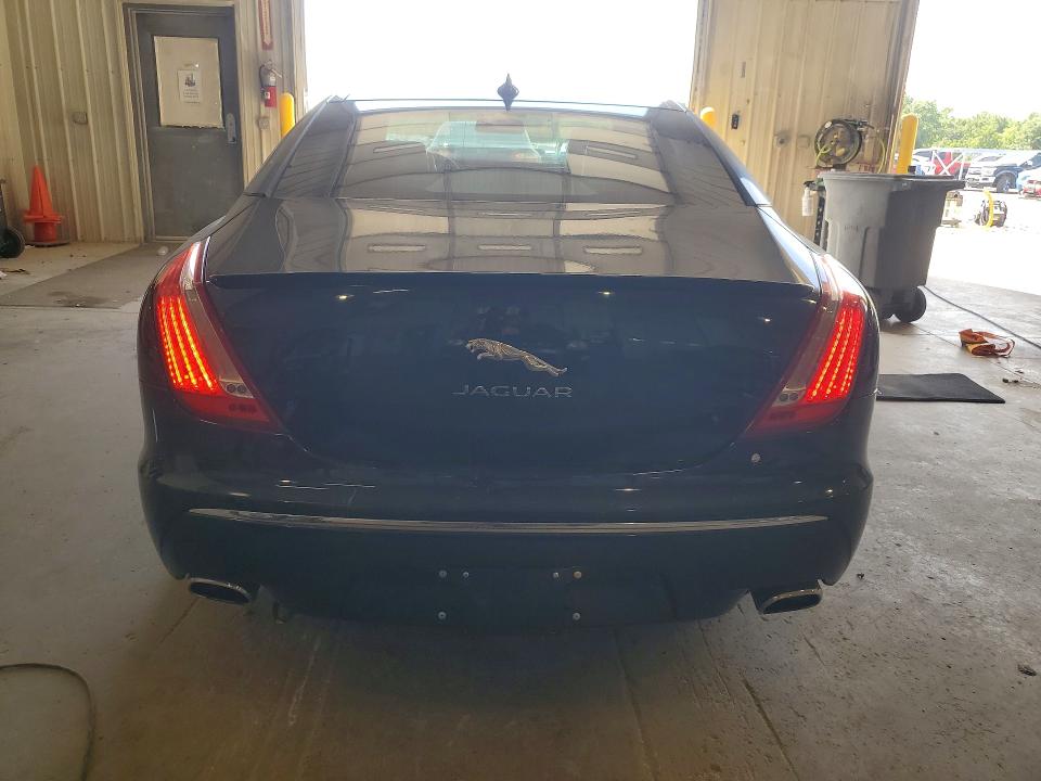 2015 Jaguar Xj VIN SAJWA1CZXF8V86757 COPART salvage auction — MINOR DENT/SCRATCHES, Tx - Dealer Only Clean Title, sold $600 on 2026-07-28 (photo 6)