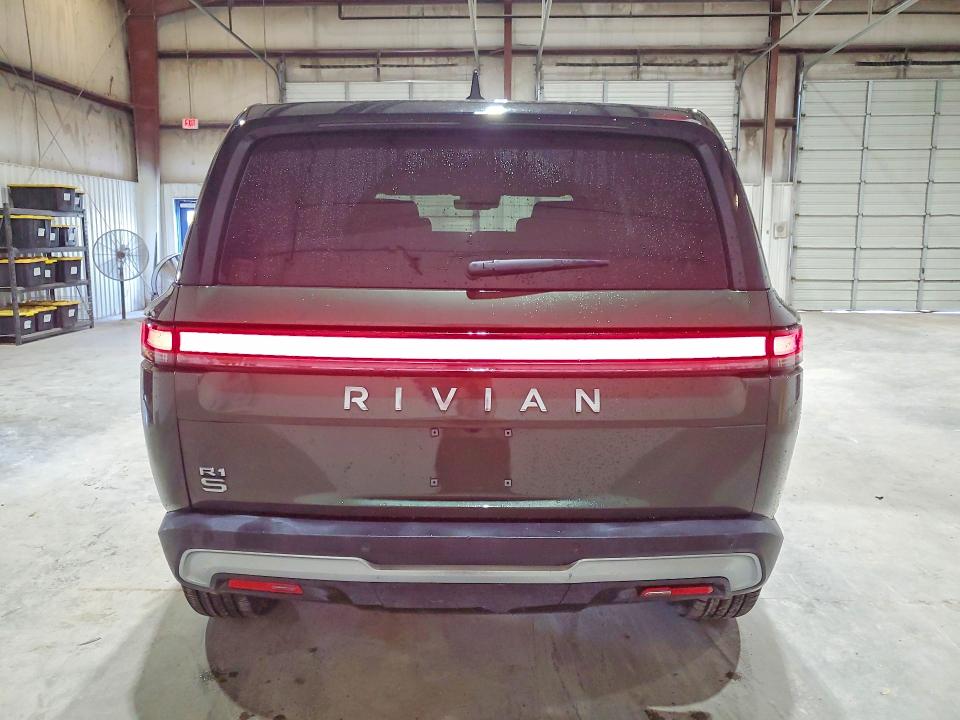 2025 Rivian R1s VIN 7PDSGBBA6SN057582 COPART salvage auction — MINOR DENT/SCRATCHES, Ok - Cert Of Title-Rebuilt, sold $33,250 on 2026-07-08 (photo 6)