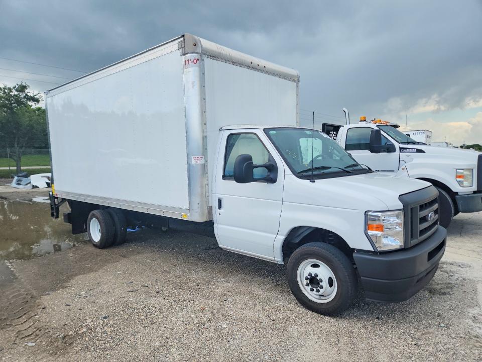 2024 Ford Econoline VIN 1FDXE4FN5RDD08888 COPART salvage auction — MINOR DENT/SCRATCHES, Fl - Certificate Of Title (P), sold $3,400 on 2026-07-24 (photo 4)