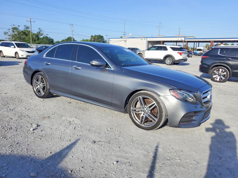 2019 Mercedes-benz E-klasse VIN WDDZF4JB4KA689072 COPART salvage auction — NORMAL WEAR, Fl - Certificate Of Title, sold $11,600 on 2026-08-03 (photo 4)