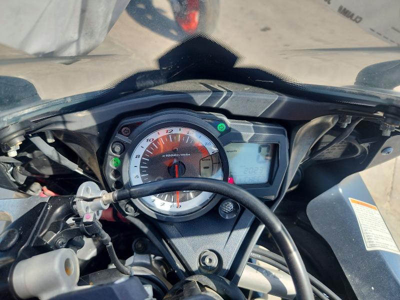 2009 Suzuki Gsx-r750 VIN JS1GR7LAX92102581 COPART salvage auction — SIDE, TX - SALVAGE VEHICLE TITLE, sold $3,600 on 2026-07-20 (photo 7)