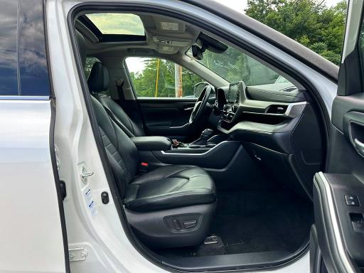 2021 Toyota Highlander VIN 5TDGZRBH5MS542760 COPART salvage auction — MINOR DENT/SCRATCHES, Nh - Certificate Of Title, sold $23,000 on 2026-07-21 (photo 8)