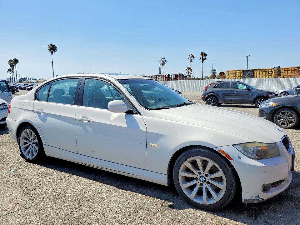 2009 BMW 3 series VIN WBAPH57589NL80241 COPART salvage auction — MINOR DENT/SCRATCHES, CA - DIS/DLR/EXP APP FOR DUP CLEAN, sold $2,000 on 2026-07-17 (photo 4)