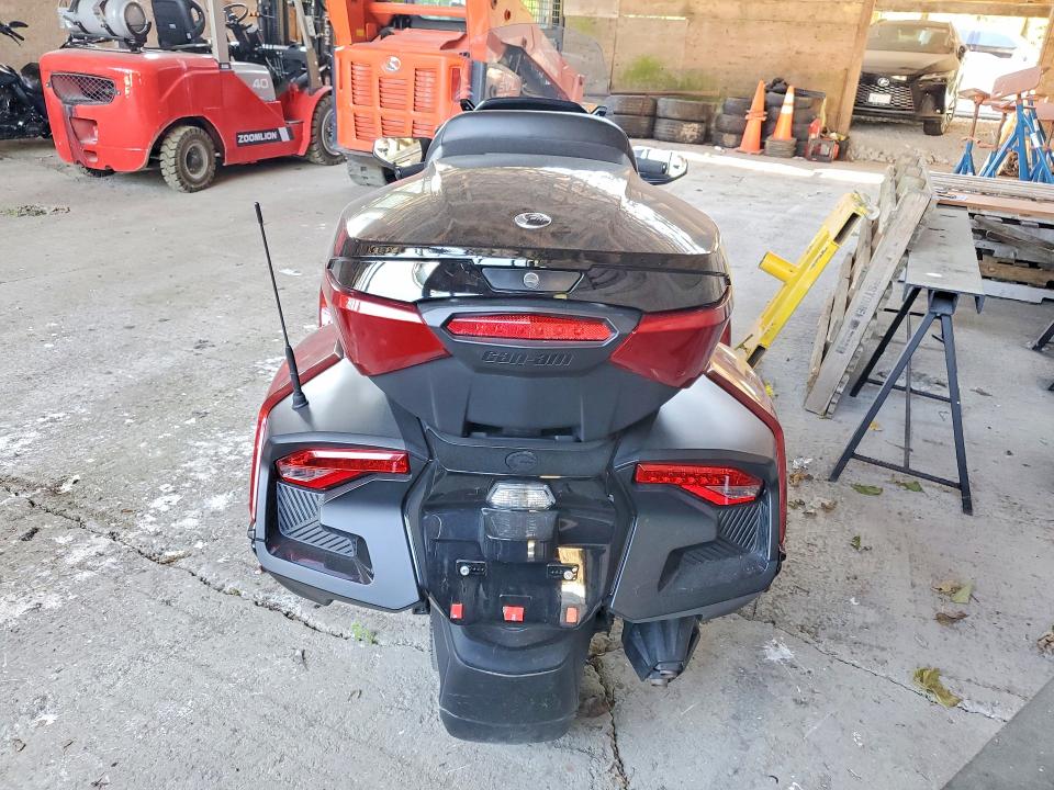 2020 Can-am Spyder roadster VIN 2BXNBDD22LV003521 COPART salvage auction — UNDERCARRIAGE, AB - OOP - NONREPAIRABLE, sold $8,500 on 2026-07-14 (photo 4)