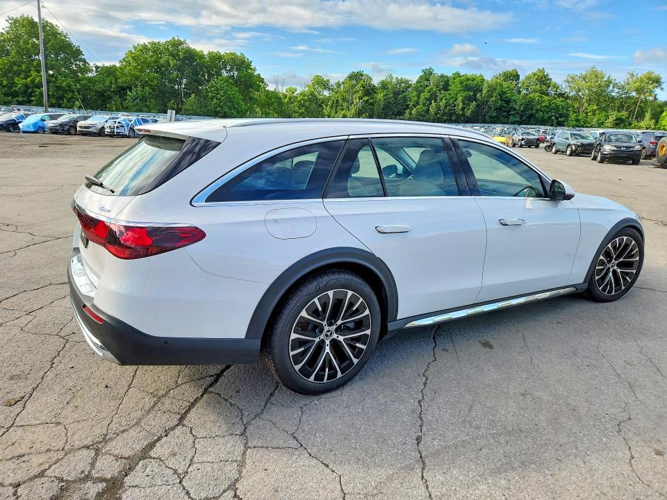 2026 Mercedes-benz E-klasse VIN W1KLH6FB2TA233061 COPART salvage auction — WATER/FLOOD, Ny - Mv907A-Flood Salvage, sold $31,250 on 2026-08-24 (photo 3)
