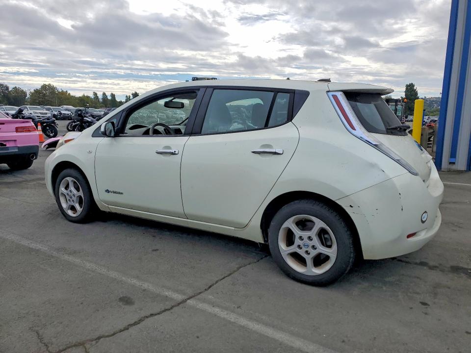 2011 Nissan Leaf VIN JN1AZ0CP6BT006652 COPART salvage auction — MINOR DENT/SCRATCHES, Ca - Dis/Dlr/Exp Only Clean Title, sold $425 on 2026-07-31 (photo 2)