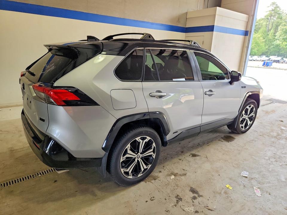 2022 Toyota Rav 4 VIN JTMEB3FVXND075454 COPART salvage auction — SIDE, VA - CERT OF TITLE - SALVAGE, sold $3,150 on 2026-07-24 (photo 3)