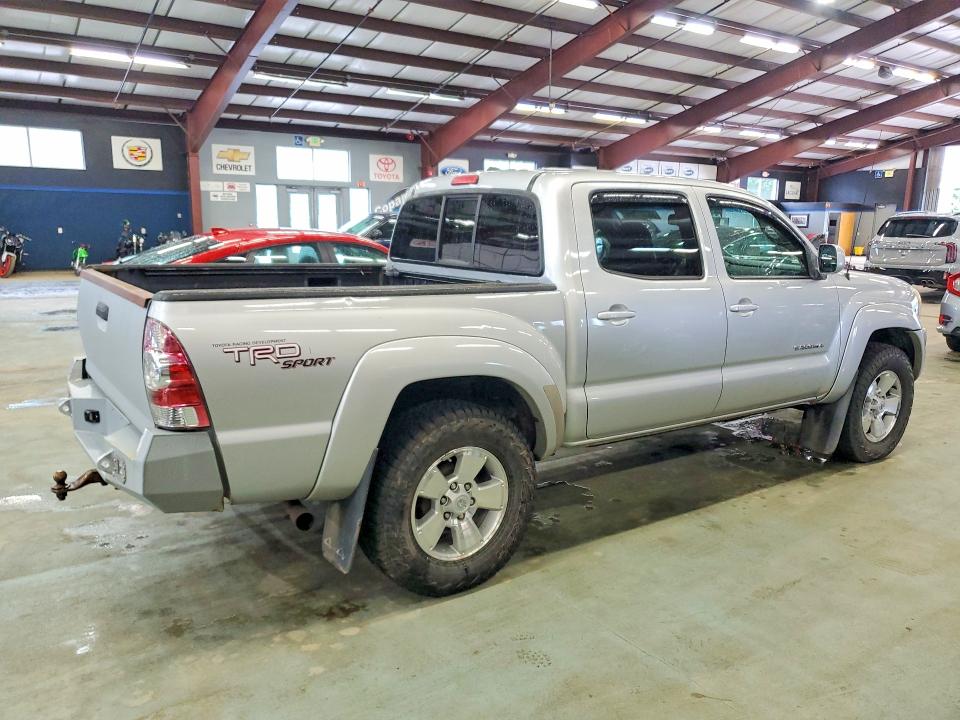 2011 Toyota Tacoma VIN 5TFLU4EN0BX018277 COPART salvage auction — MINOR DENT/SCRATCHES, MA - CERTIFICATE OF TITLE, sold $475 on 2026-07-23 (photo 3)