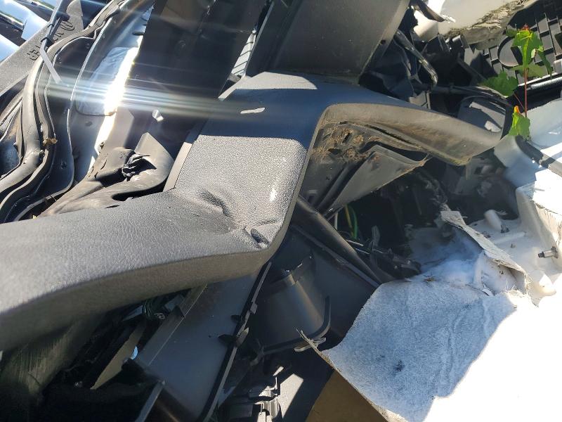 2022 Freightliner Cascadia 126 VIN 3AKJHHDR5NSNN8319 COPART salvage auction — ALL OVER, AZ - CERT OF TITLE - SALVAGE, sold $12,200 on 2026-07-30 (photo 9)