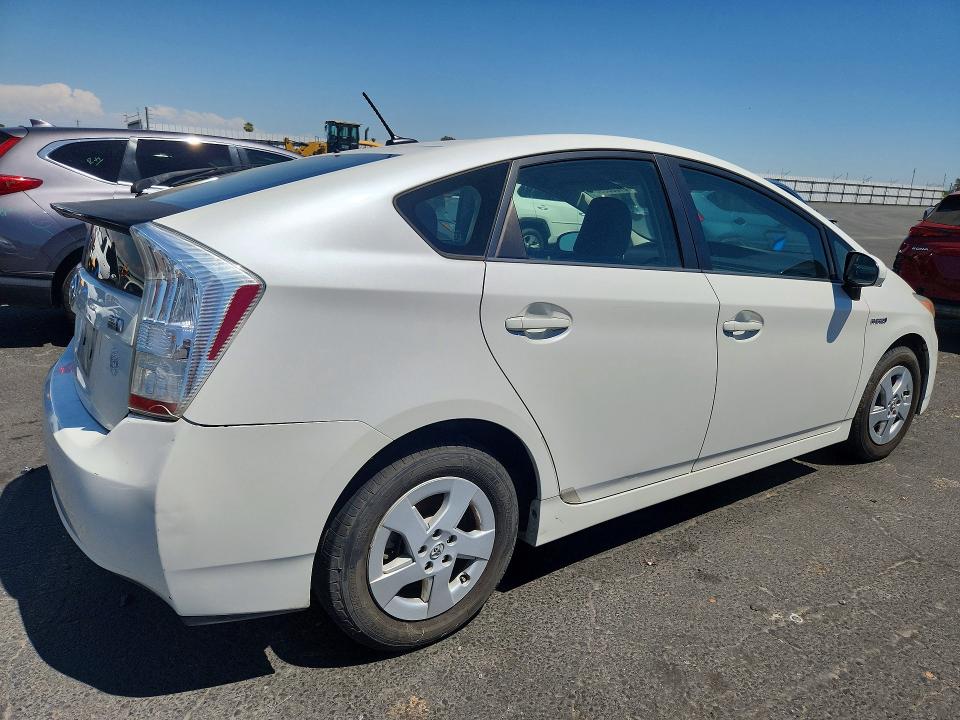 2011 Toyota Prius VIN JTDKN3DUXB0318302 COPART salvage auction — MECHANICAL, CA - DIS/DLR/EXP APP FOR DUP CLEAN, sold $1,450 on 2026-07-16 (photo 3)