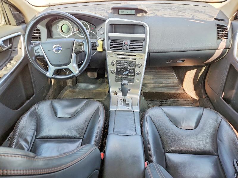 2011 Volvo Xc60 VIN YV4902DZ8B2152267 COPART salvage auction — ROLLOVER, ON - PERMIT IRREPAIRABLE, sold $425 on 2026-08-18 (photo 8)