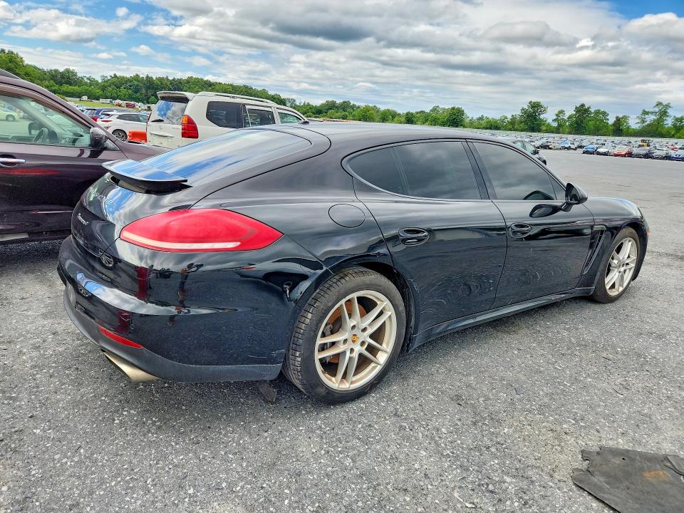 2015 Porsche Panamera VIN WP0AA2A7XFL003312 COPART salvage auction — MINOR DENT/SCRATCHES, Salvage Title, sold $10,000 on 2026-09-03 (photo 3)