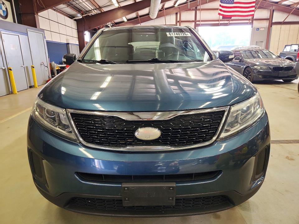 2014 Kia Sorento VIN 5XYKT3A60EG528787 COPART salvage auction — MINOR DENT/SCRATCHES, RI - CERTIFICATE OF TITLE (P), sold $2,500 on 2026-07-22 (photo 5)