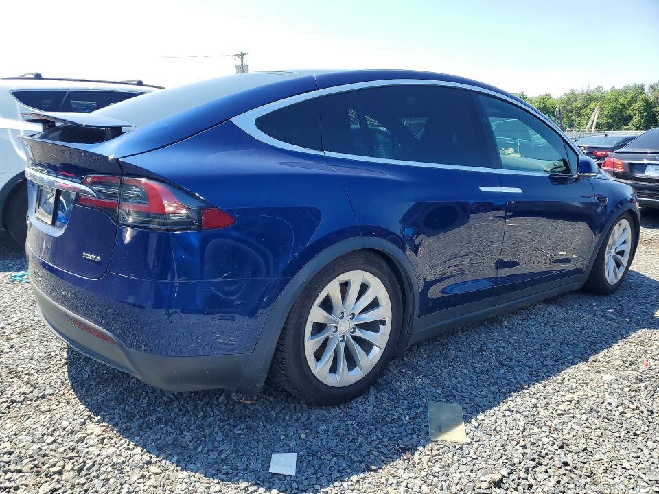 2017 Tesla Model x VIN 5YJXCBE24HF054703 COPART salvage auction — MINOR DENT/SCRATCHES, Tx - Certificate Of Title, sold $7,300 on 2026-07-31 (photo 3)