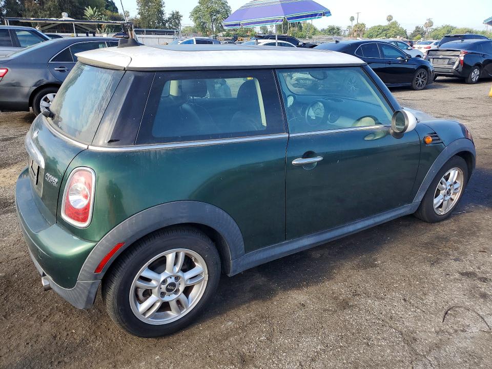 2011 Mini Cooper VIN WMWSU3C56BT098939 COPART salvage auction — MINOR DENT/SCRATCHES, CA - DIS/DLR/EXP APP FOR DUP CLEAN, sold $1,700 on 2026-07-28 (photo 3)