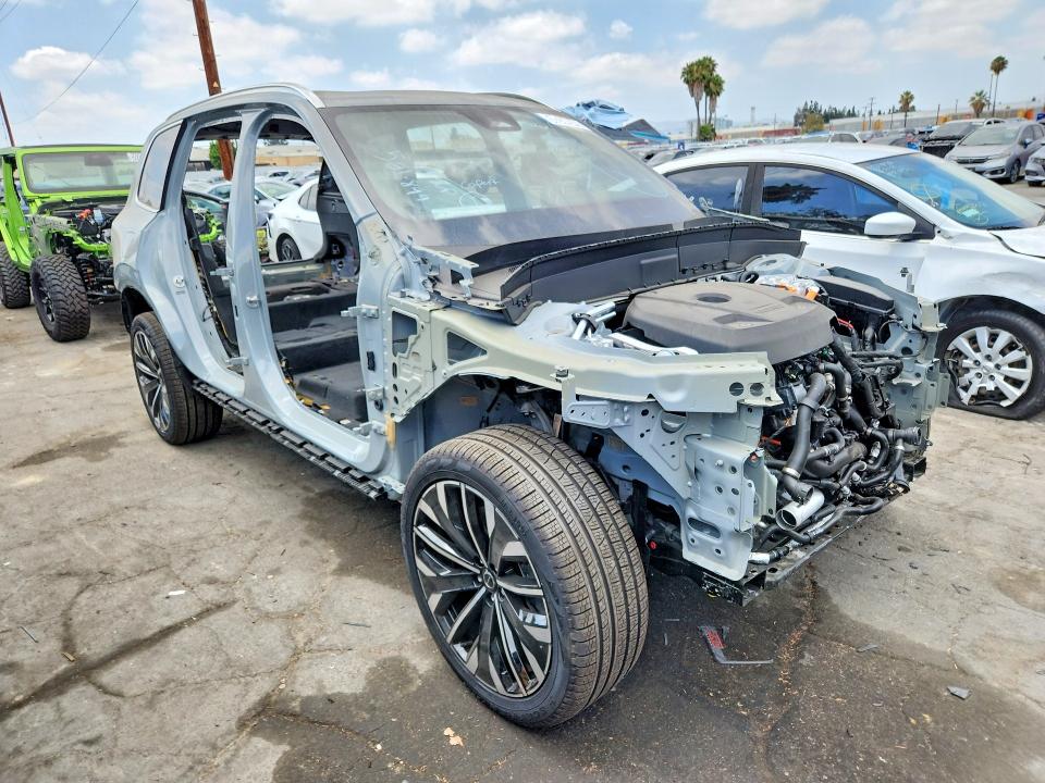2026 Volvo Xc90 VIN YV4H60PE7T1501899 COPART salvage auction — STRIPPED, CA - SALVAGE CERTIFICATE, sold $8,700 on 2026-07-28 (photo 4)