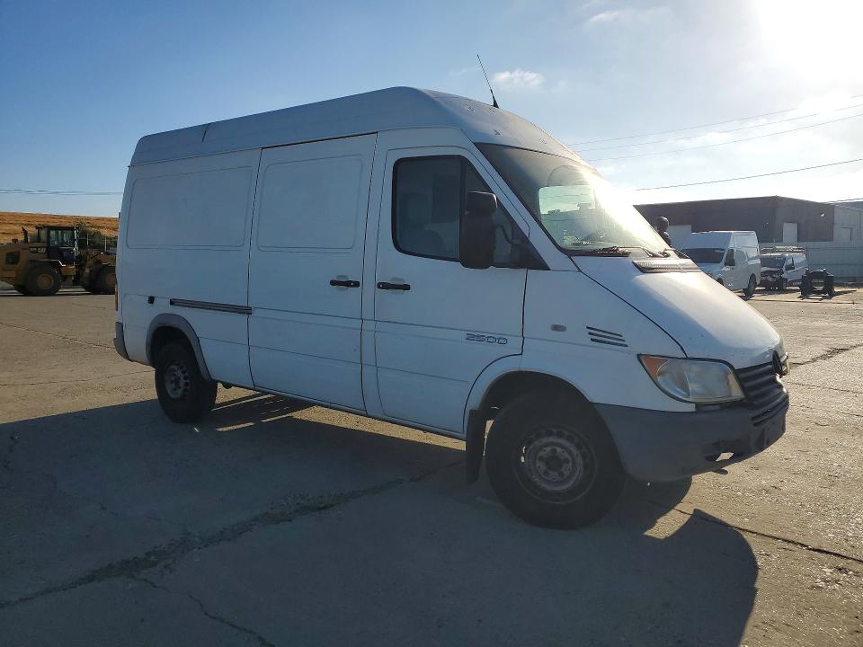 2006 Dodge Sprinter VIN WD0PD644465938508 COPART salvage auction — FRONT END, CA - DIS/DLR/EXP ONLY CLEAN TITLE, sold $1,300 on 2026-07-28 (photo 4)