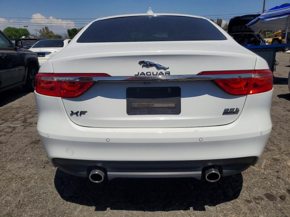 2017 Jaguar Xf VIN SAJBK4BV6HCY28598 COPART salvage auction — MINOR DENT/SCRATCHES, CA - DIS/DLR/EXP ONLY CLEAN TITLE, sold $1,350 on 2026-07-27 (photo 6)