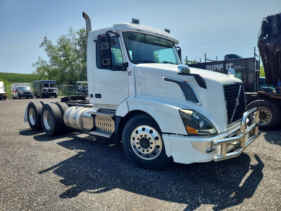 2016 Volvo VIN 4V4NC9EH6GN959341 COPART salvage auction — FRONT END, Nj - Certificate Of Title, sold $10,000 on 2026-08-04 (photo 4)