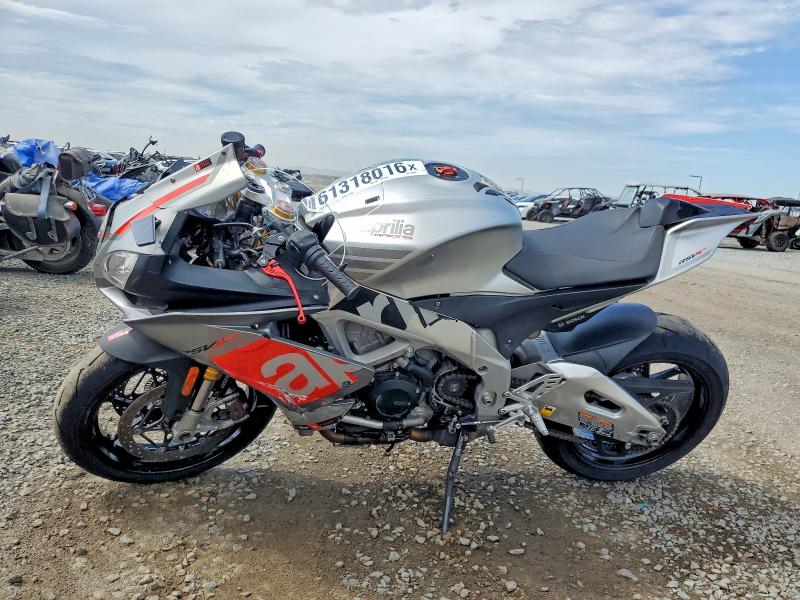 2016 Aprilia Rsv VIN ZD4RKUB01GS000324 COPART salvage auction — FRONT END, Nv - Dis/Dlr/Exp Only Salvage Title, sold $2,250 on 2026-07-31 (photo 3)