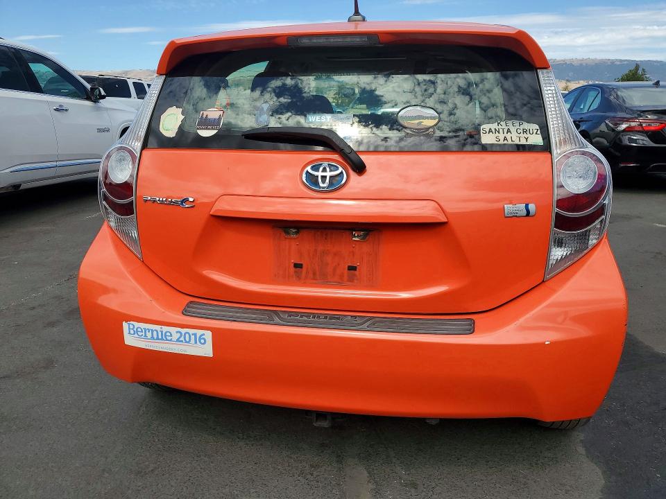 2013 Toyota Prius c VIN JTDKDTB36D1038340 COPART salvage auction — MINOR DENT/SCRATCHES, Ca - Dis/Dlr/Exp Only Clean Title, sold $1,200 on 2026-07-30 (photo 6)