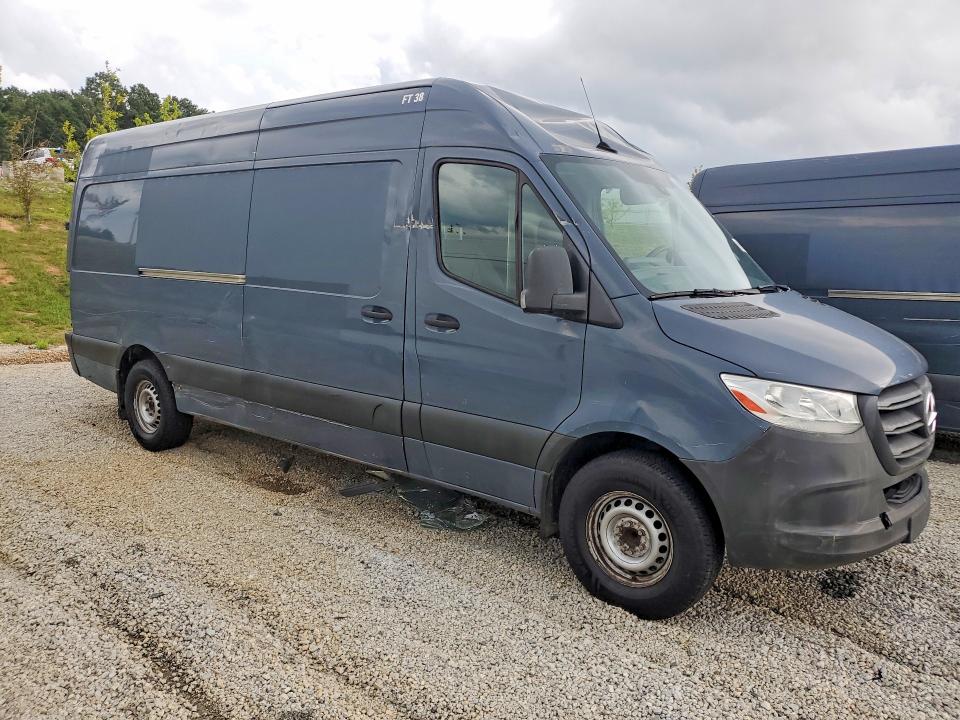 2019 Mercedes-benz Sprinter VIN WD4PF1CD0KP134220 COPART salvage auction — ALL OVER, GA - CERTIFICATE OF TITLE (P), sold $7,200 on 2026-07-29 (photo 4)