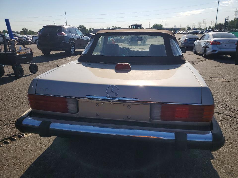 1986 Mercedes-benz 560 VIN WDBBA48D5GA054398 COPART salvage auction — MINOR DENT/SCRATCHES, Co - Dis/Dlr/Exp Only Clean Title, sold $725 on 2026-07-28 (photo 6)