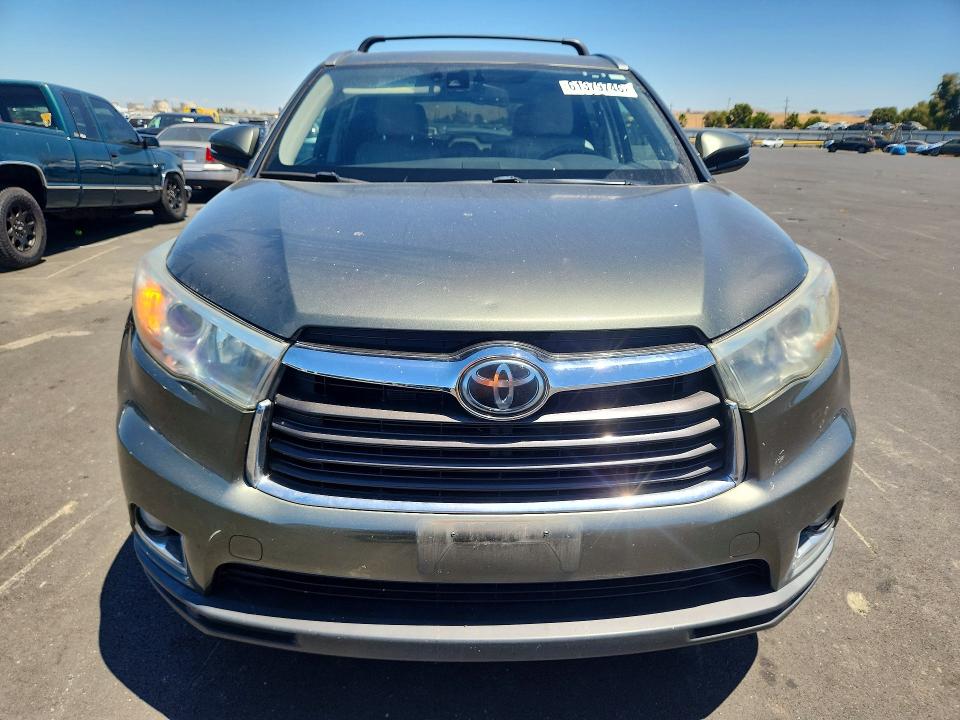 2016 Toyota Highlander VIN 5TDDKRFHXGS308779 COPART salvage auction — UNDERCARRIAGE, CA - SALVAGE CERTIFICATE, sold $6,400 on 2026-07-22 (photo 5)