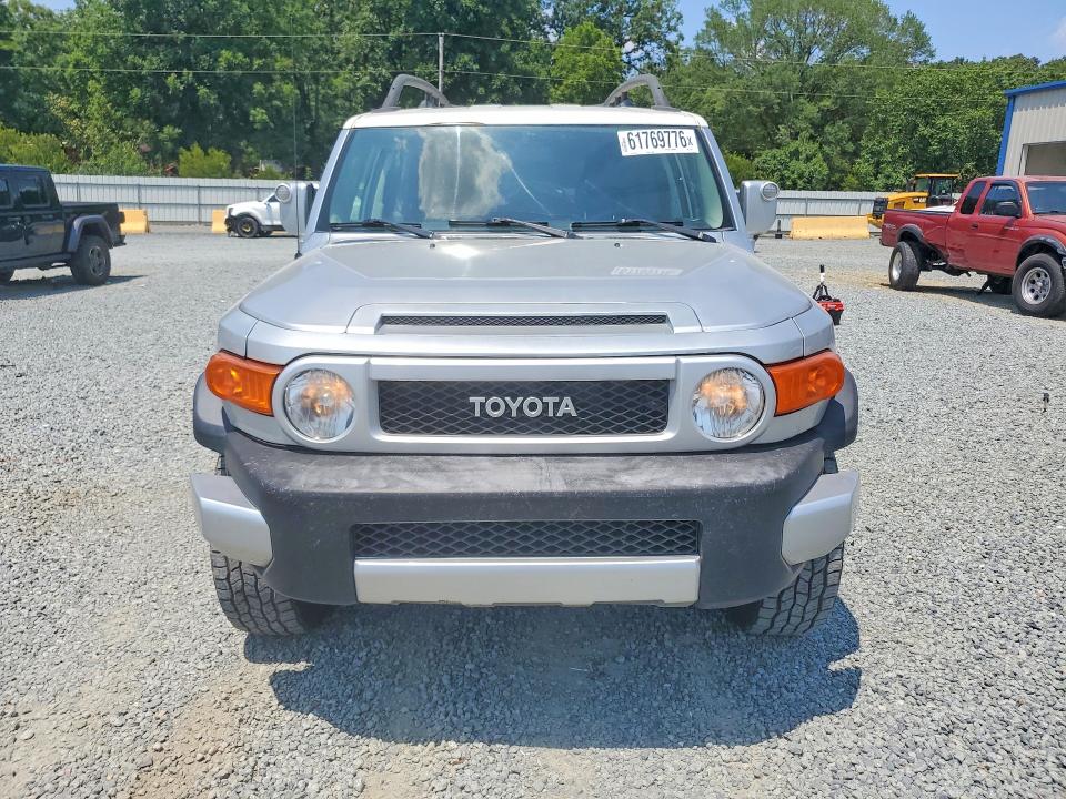 2007 Toyota Fj cruiser VIN JTEBU11F070073333 COPART salvage auction — SIDE, NC - DEALER ONLY CLEAN TITLE, sold $5,100 on 2026-07-30 (photo 5)