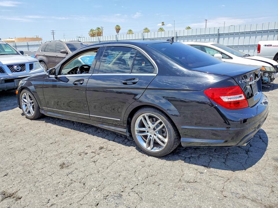 2014 Mercedes-benz C-klasse VIN WDDGF4HB8EA900324 COPART salvage auction — MINOR DENT/SCRATCHES, Ca - Dis/Dlr/Exp Only Clean Title, sold $250 on 2026-07-27 (photo 2)