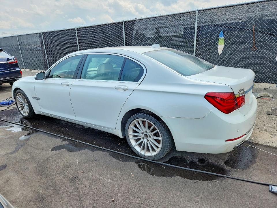 2013 BMW 7er VIN WBAYF8C54DDE59036 COPART salvage auction — MINOR DENT/SCRATCHES, Mi - Dealer Only Clean Title, sold $325 on 2026-07-31 (photo 2)