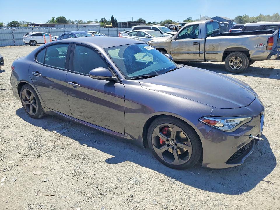 2018 Alfa romeo Giulia VIN ZARFAEBN7J7565003 COPART salvage auction — UNDERCARRIAGE, CA - SALVAGE CERTIFICATE, sold $3,850 on 2026-09-15 (photo 4)