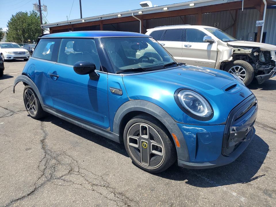 2022 Mini Cooper VIN WMW13DJ03N2P63088 COPART salvage auction — REAR END, Az - Cert Of Title - Salvage, sold $4,000 on 2026-08-11 (photo 4)