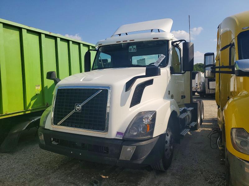 2018 Volvo VIN 4V4NC9EH5JN996324 COPART salvage auction — MINOR DENT/SCRATCHES, In - Certificate Of Title, sold $5,000 on 2026-08-08 (photo 2)