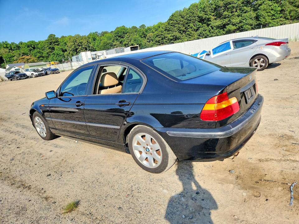 2005 BMW 3 series VIN WBAEV33455KW20133 COPART salvage auction — NORMAL WEAR, Md - Certificate Of Title, sold $225 on 2026-07-28 (photo 2)