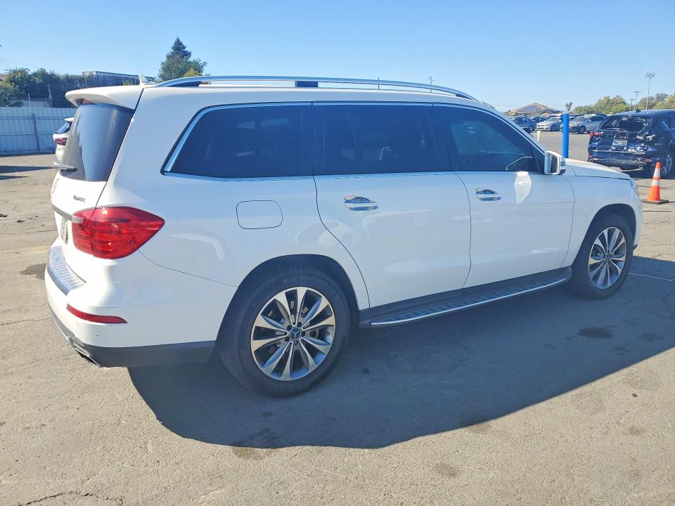 2015 Mercedes-benz VIN 4JGDF6EE8FA475689 COPART salvage auction — MINOR DENT/SCRATCHES, Ca - Dis/Dlr/Exp Only Clean Title, sold $2,000 on 2026-07-22 (photo 3)
