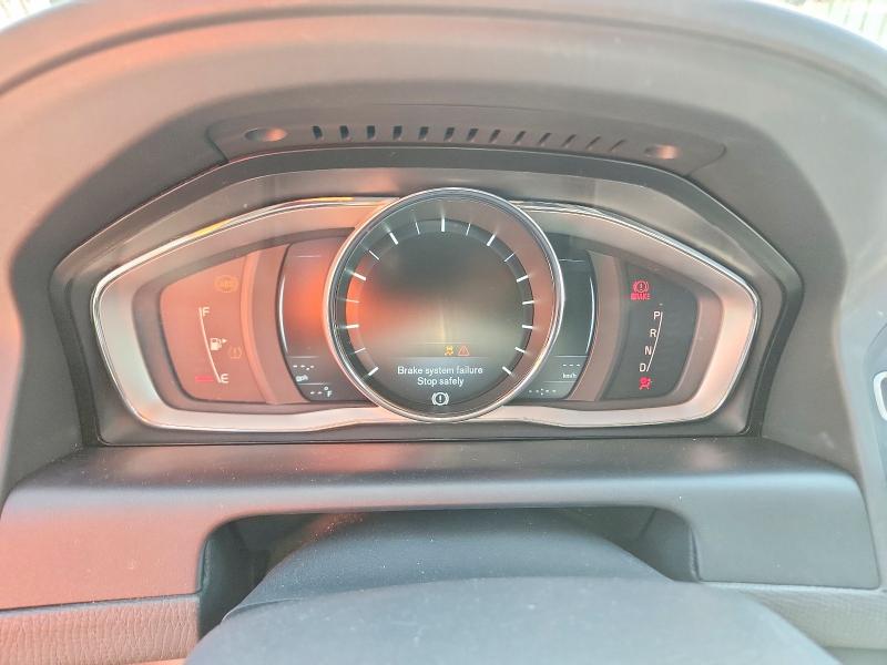 2016 Volvo Xc60 VIN YV440MDK4G2787647 COPART salvage auction — MINOR DENT/SCRATCHES, La - Certificate Of Title, sold $3,000 on 2026-08-06 (photo 9)
