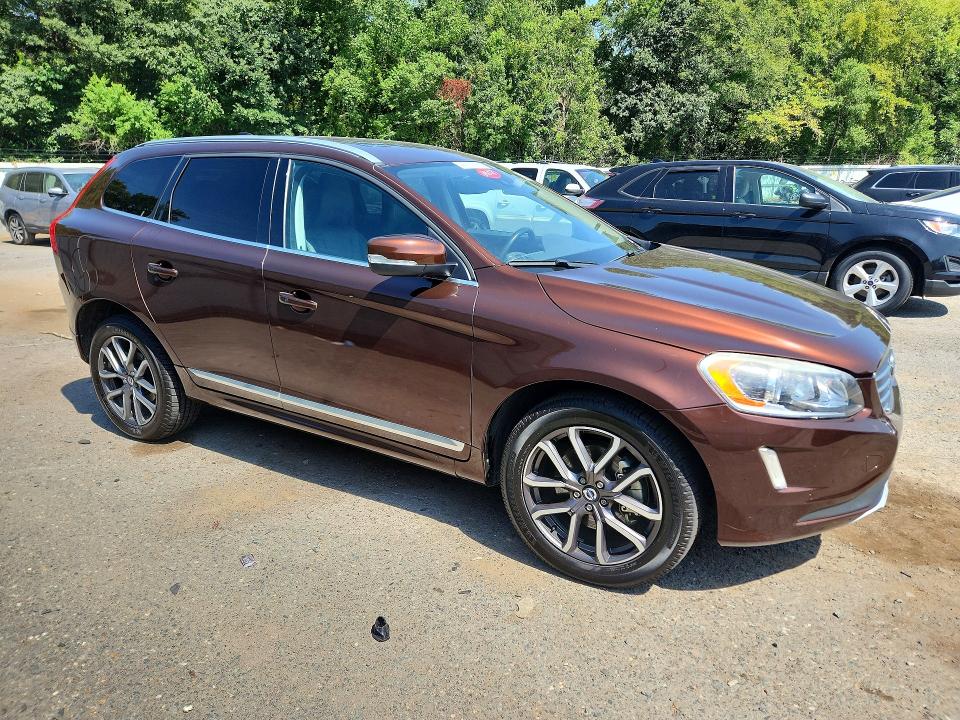 2016 Volvo Xc60 VIN YV440MDK4G2787647 COPART salvage auction — MINOR DENT/SCRATCHES, La - Certificate Of Title, sold $3,000 on 2026-08-06 (photo 4)