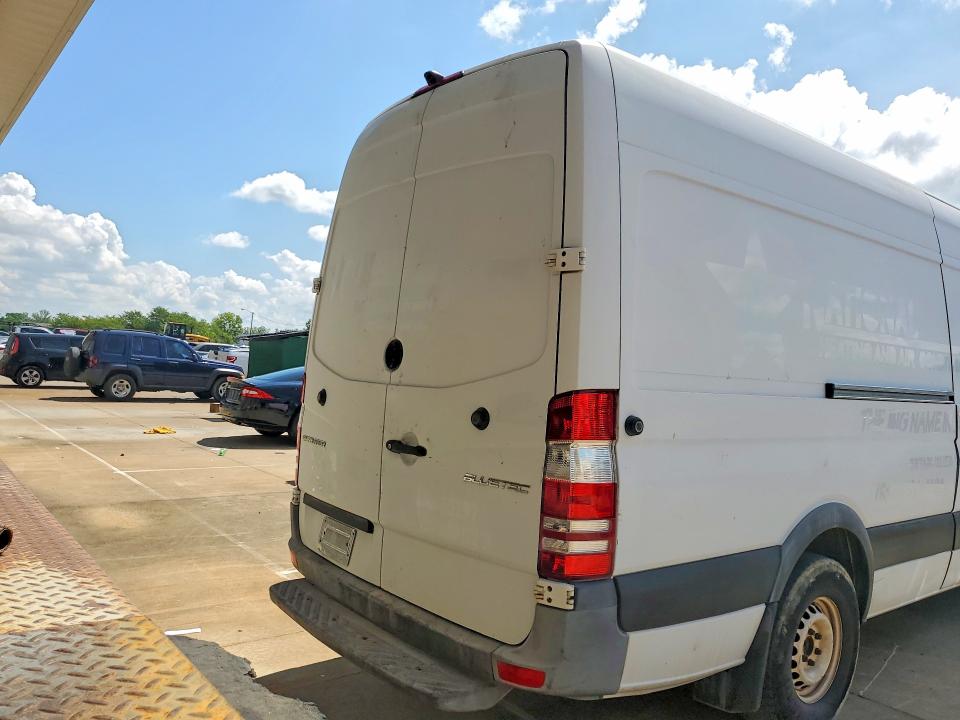 2015 Mercedes-benz Sprinter VIN WD3PE8DC9F5991269 COPART salvage auction — MINOR DENT/SCRATCHES, Oh - Certificate Of Title (P), sold $1,050 on 2026-07-27 (photo 6)