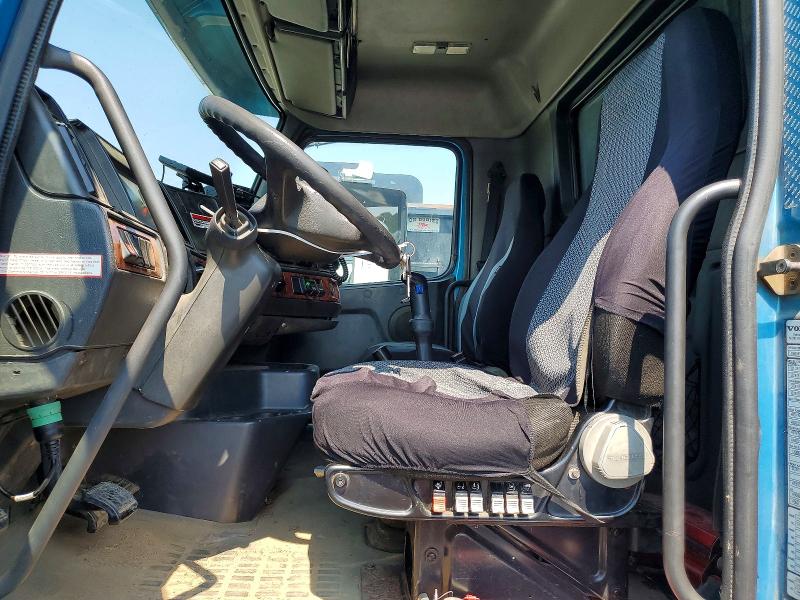 2002 Volvo Vhd VIN 4V5K99UF32N310912 COPART salvage auction — DAMAGE HISTORY, Nc - Dealer Only Clean Title, sold $14,200 on 2026-07-28 (photo 7)