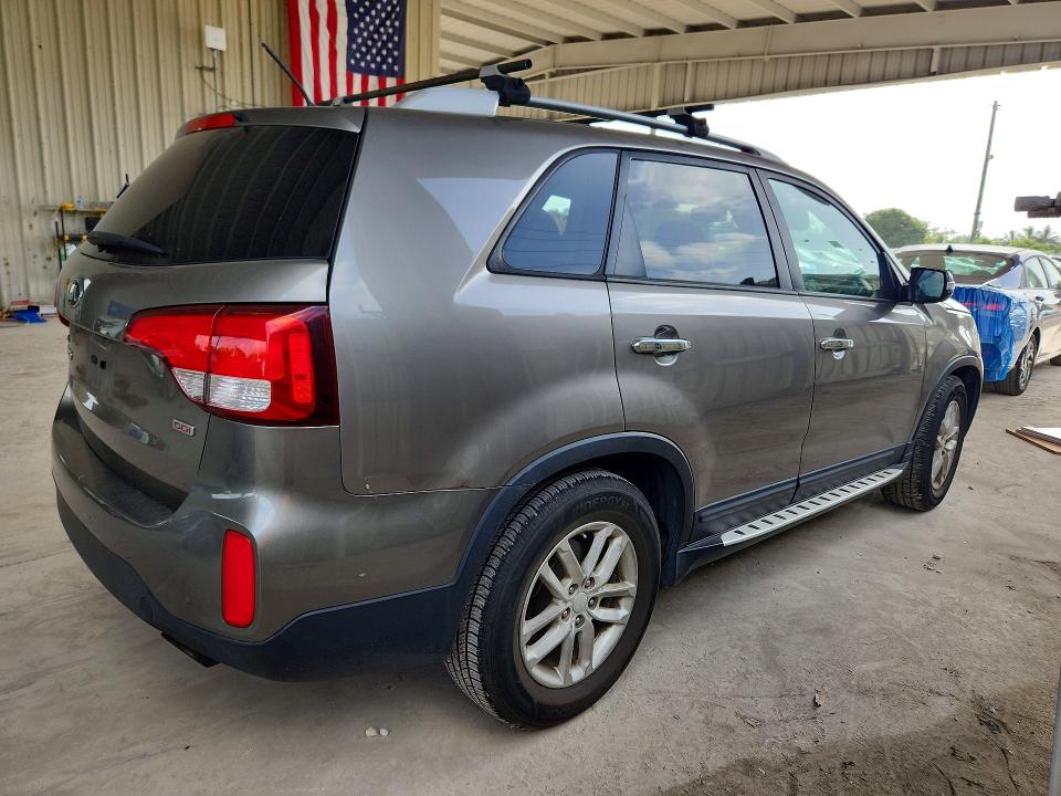 2015 Kia Sorento VIN 5XYKT4A68FG625792 COPART salvage auction — SIDE, Fl - Cert Of Title Slvg Rebuildable, sold $750 on 2026-07-15 (photo 3)
