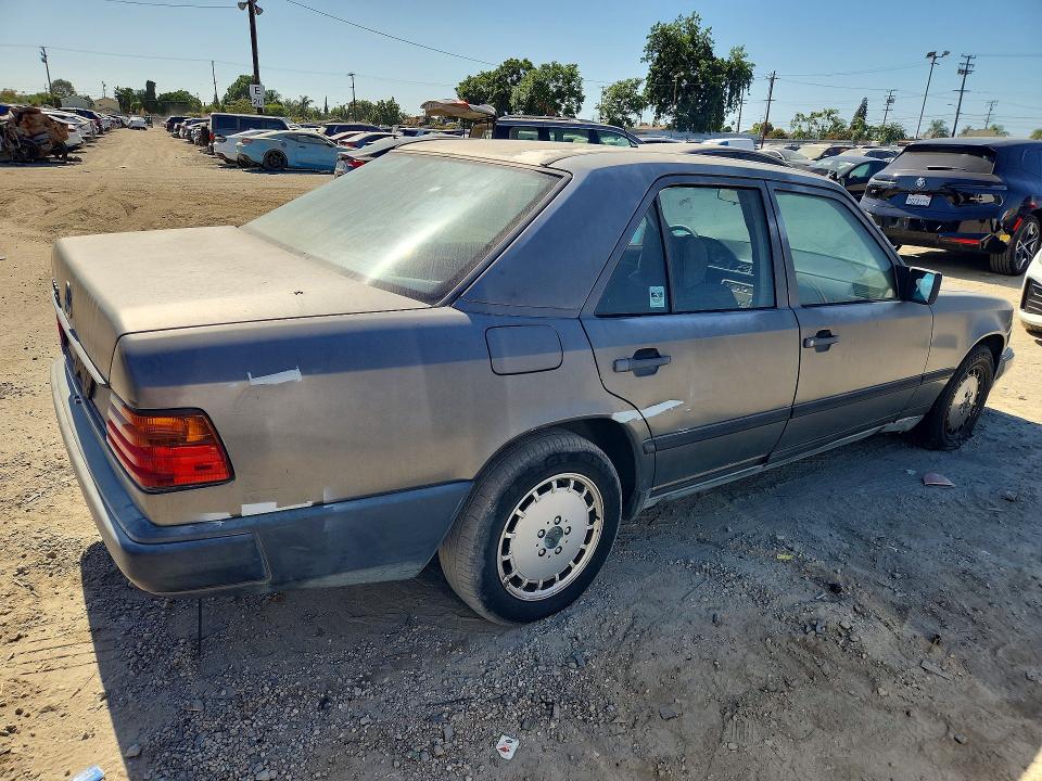 1989 Mercedes-benz VIN WDBEA30D6KA878020 COPART salvage auction — MINOR DENT/SCRATCHES, Ca - Dis/Dlr/Exp Clean W/Salv Hist, sold $350 on 2026-07-27 (photo 3)