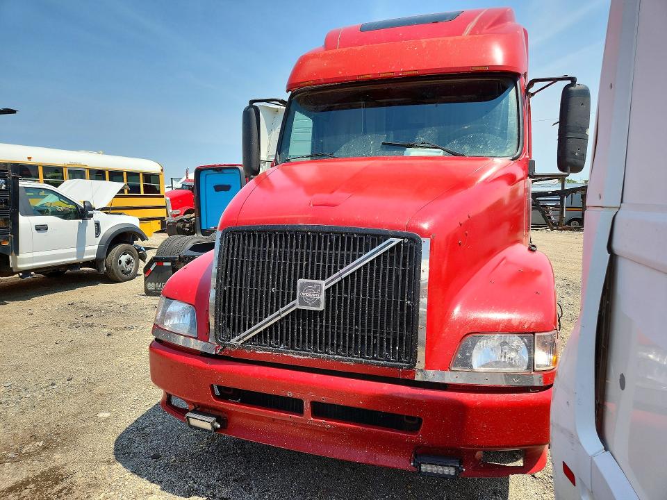 2000 Volvo VIN 4V4ND4JH7YN246522 COPART salvage auction — Burn Interior, Wv - Salvage Certificate Fire, sold $450 on 2026-08-04 (photo 1)